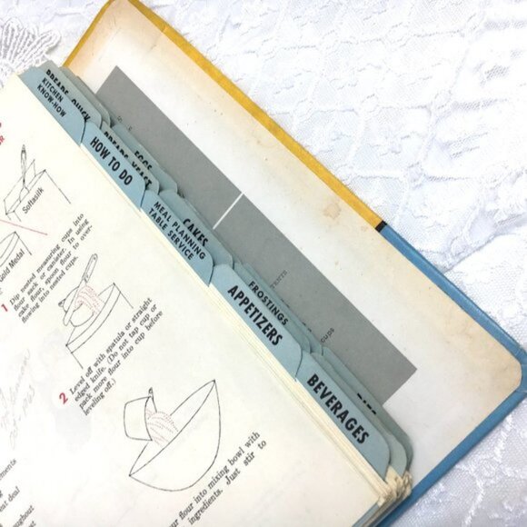 Betty Crocker 1961 Classic Picture Binder Cookbook VTG - Picture 2 of 16